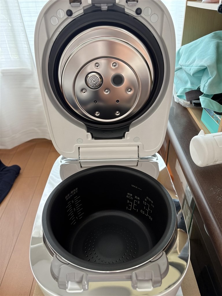 新品・未使用　SR-M10B-W パナソニック　ホワイト色 Panasonic Panasonic 可変圧力IHジャー炊飯器 SR-M10B-W