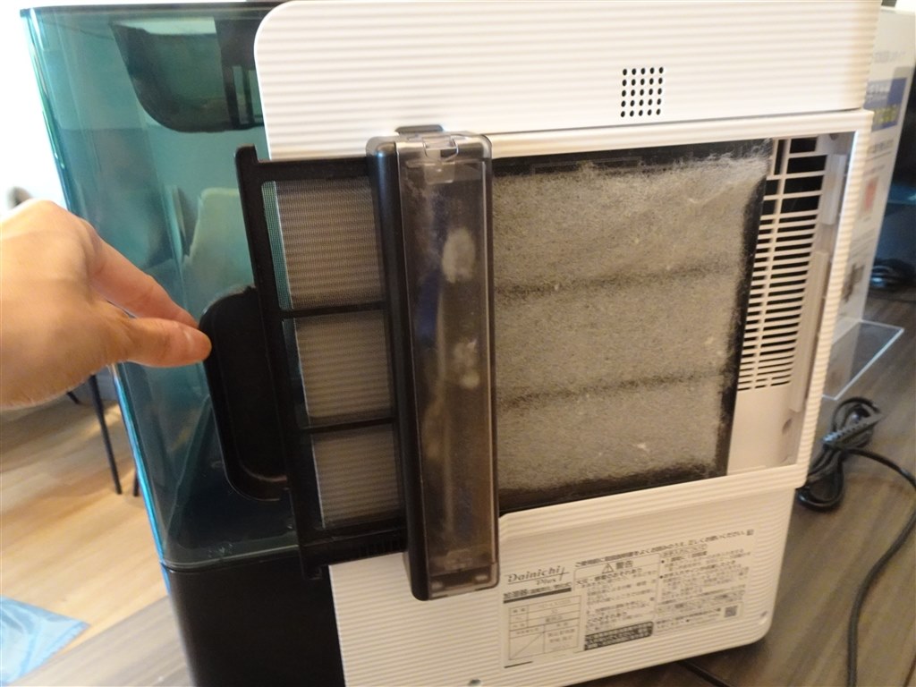 加湿機にありそうでなかったフィルターの簡単お掃除機能を搭載