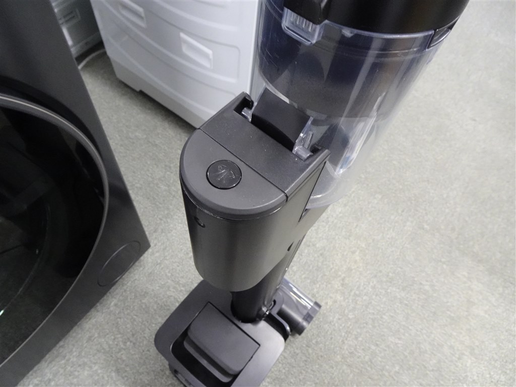 お手頃価格の自動ゴミ収集機能付きスティック掃除機』 ハイアール JC