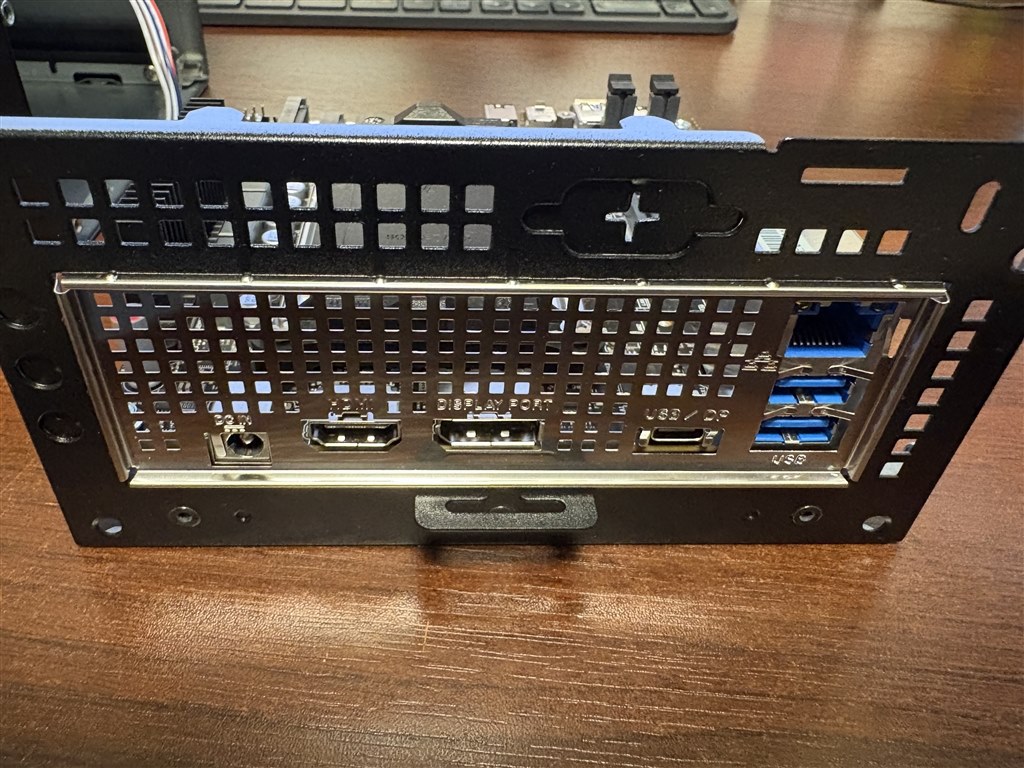 ASRock DeskMini X600 USB4 中古美品 ASRock DeskMini X600 USB4 中古美品 ASRock DeskMini X600/B/BB/BOX