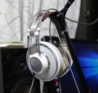 AKG K701 ホワイト オープンバックヘッドホン AKG K701 開放型ヘッドホン 3年保証 正規輸入代理店 送料無料