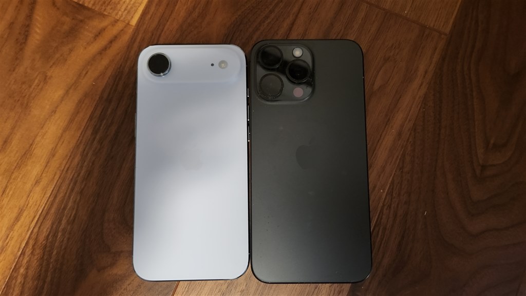 アピールできる軽さと薄さ。折り畳みiPhoneへの前哨戦となる機種