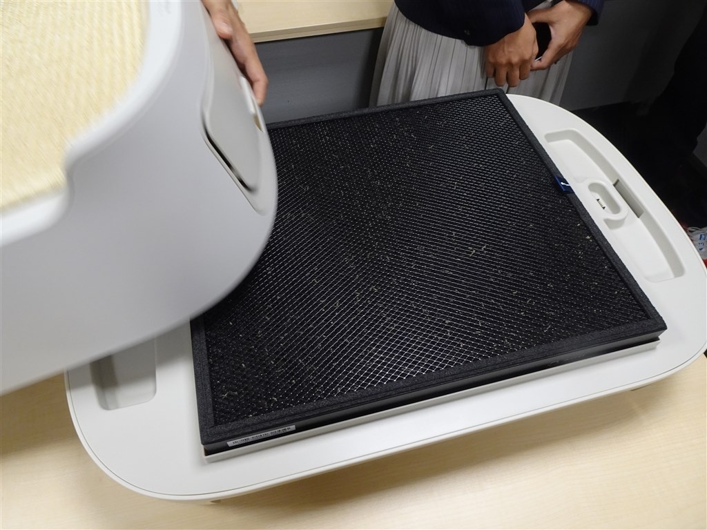 ベッド下で空気をろ過してニオイを元絶ち！ペット用ベッド空清