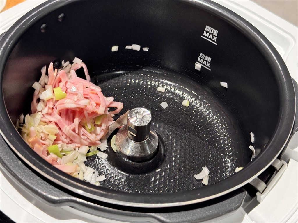 ラクラクッカープロ自動調理鍋 驚くほど、手料理ラクに！かきまぜパドルで自動調理もラクラク「ラクラ