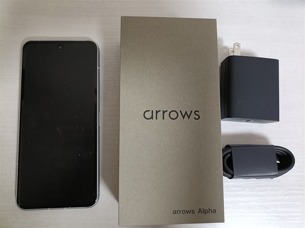 FCNT Arrows Alpha SIMフリー M08 ブラック ほぼ新品 ダイレクト給電を目的に購入』 FCNT arrows Alpha M08 SIMフリー