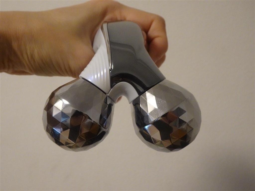 R e F a ローラー美容　美品 筋トレ×美肌！全身使えるRefaのEMS機能搭載美容ローラー』 MTG