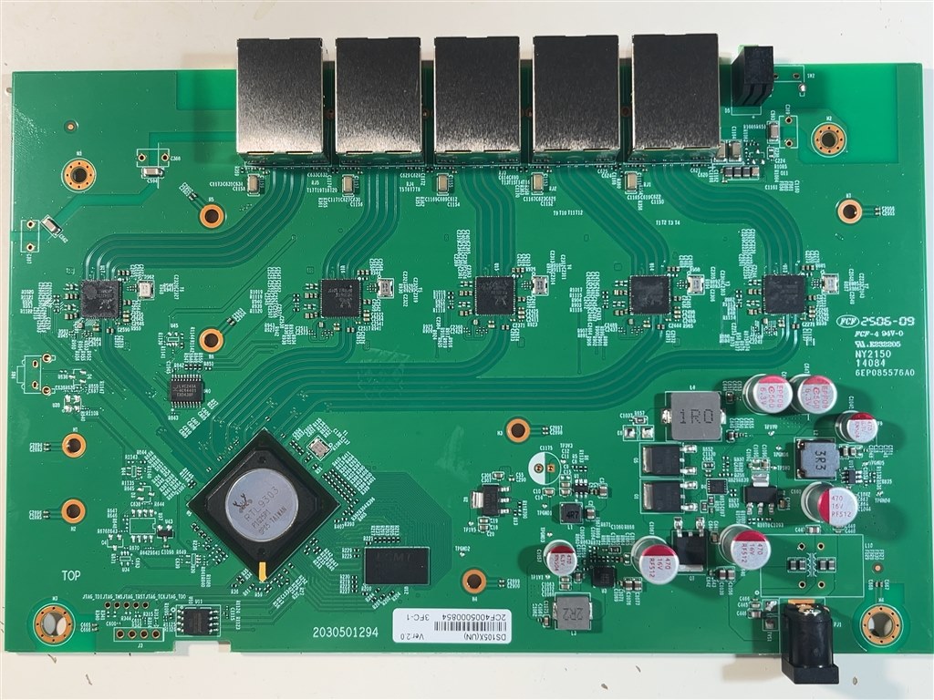 そこそこ発熱するファンレス、10Gb のL2アンマネージ最安！』 TP