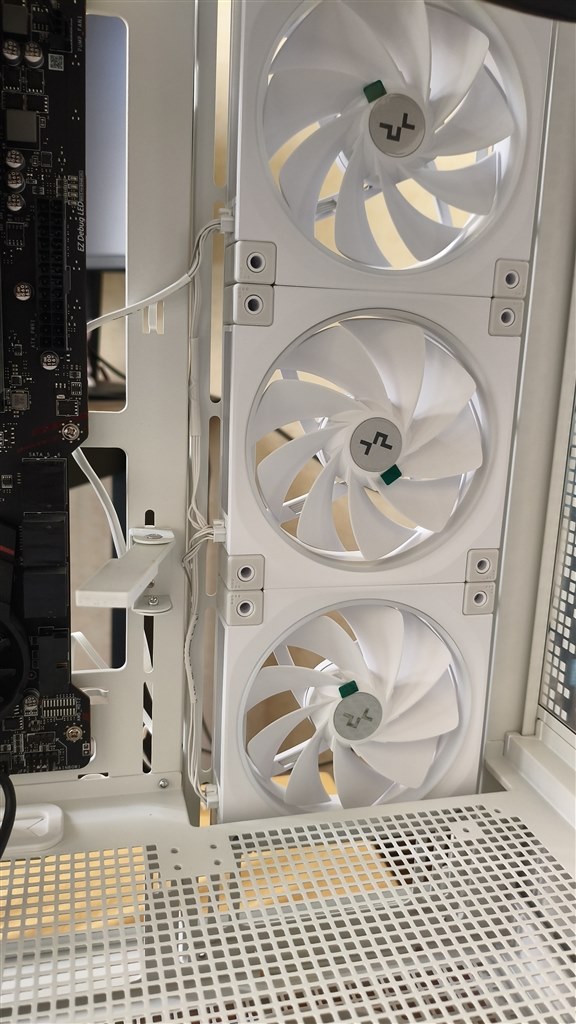 DeepCool LM240 WH と FL12SE WH 3IN1 のセット FL12 SE WH 3IN1 120mm ケースファン（ホワイト） | DeepCool