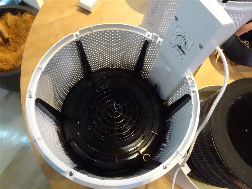 分解してファンまで水洗いできるアイリスオーヤマの気化式加湿器