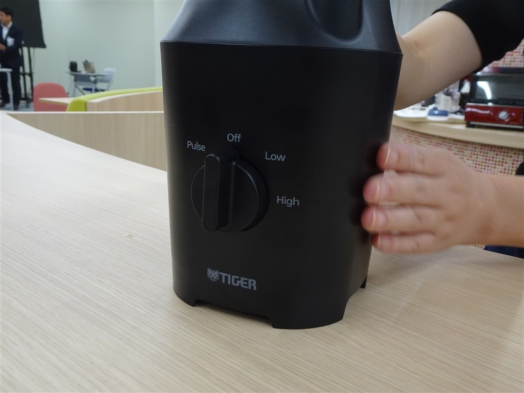 リブ加工で縦型でも攪拌力アップ！タイガーのハイパワーミキサー