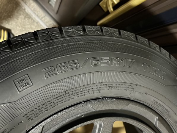 グッドイヤー ICE NAVI SUV 265/65R17 112Q 価格比較 - 価格.com