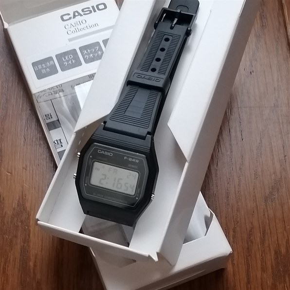 カシオ スタンダード F-84W-1QJH 価格比較 - 価格.com
