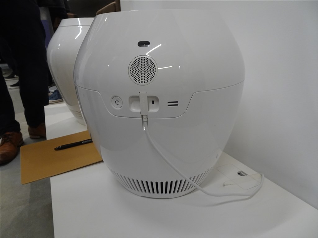 バルミューダRainデザイン性の高い球形加湿器 ホワイト 特徴 | Rain | BALMUDA（バルミューダ）公式サイト