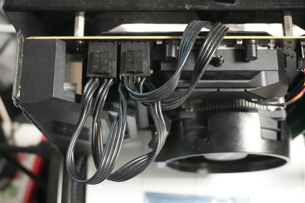 CPU用の8ピン(4+4ピン)電源の特殊な繋ぎ方に注意』 Thermaltake