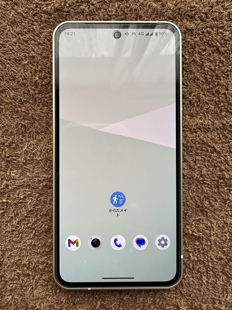 コンパクト軽量で片手操作し易く携帯性に優れている』 シャープ AQUOS