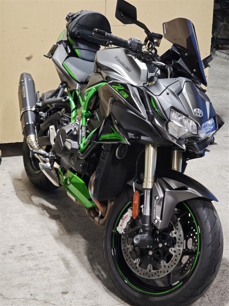 最新装備のスーパーネイキッド。』 カワサキ Z H2 dangan6919さんの