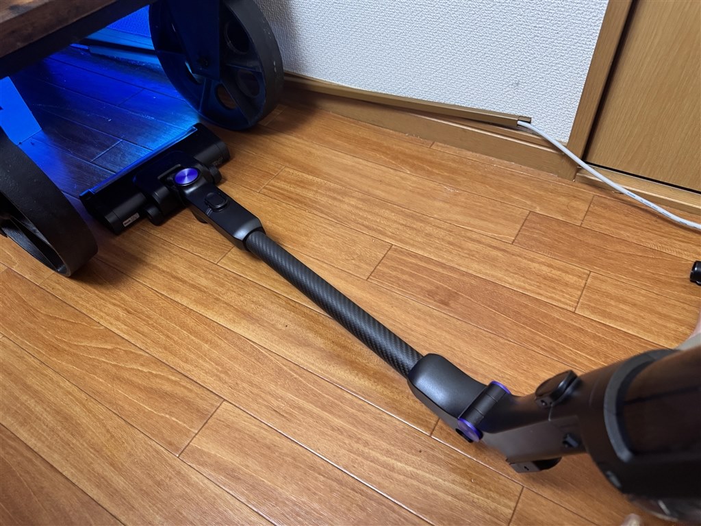 前後左右360度からゴミの吸引ができるハイパワーモデル』 Shark