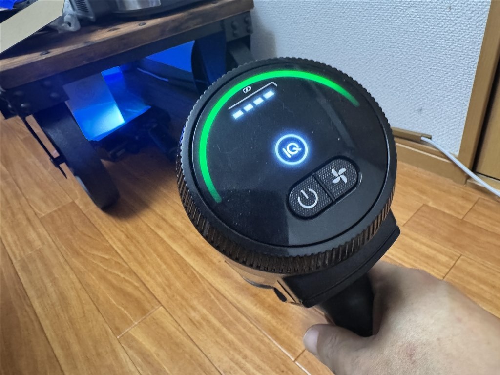 前後左右360度からゴミの吸引ができるハイパワーモデル』 Shark