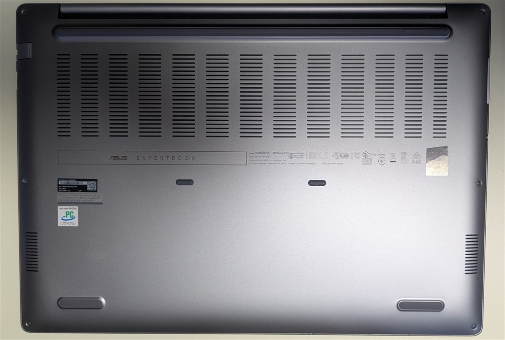 ノートパソコンとしてほとんど文句のつけようのない値段と構成』 ASUS