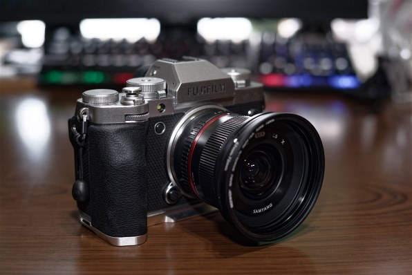 SAMYANG 12mm F2.0 NCS CS ブラック [フジフイルム用]投稿画像・動画