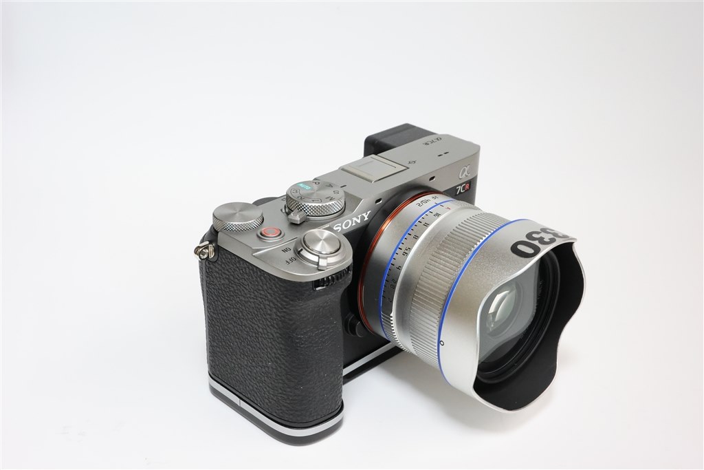 銀色の遥かな道』 銘匠光学 TTArtisan AF 40mm f/2 シルバー [ソニーE