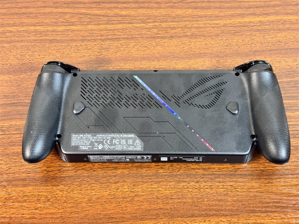 Switchスタイルの高性能モバイルゲーミングPC』 ASUS ROG Xbox Ally X
