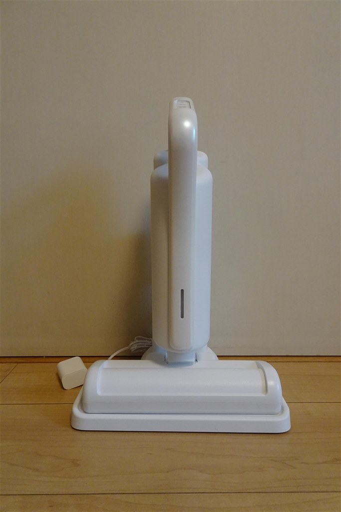 軽いだけじゃない！アイリス初の紙パック式を採用のふとん掃除機