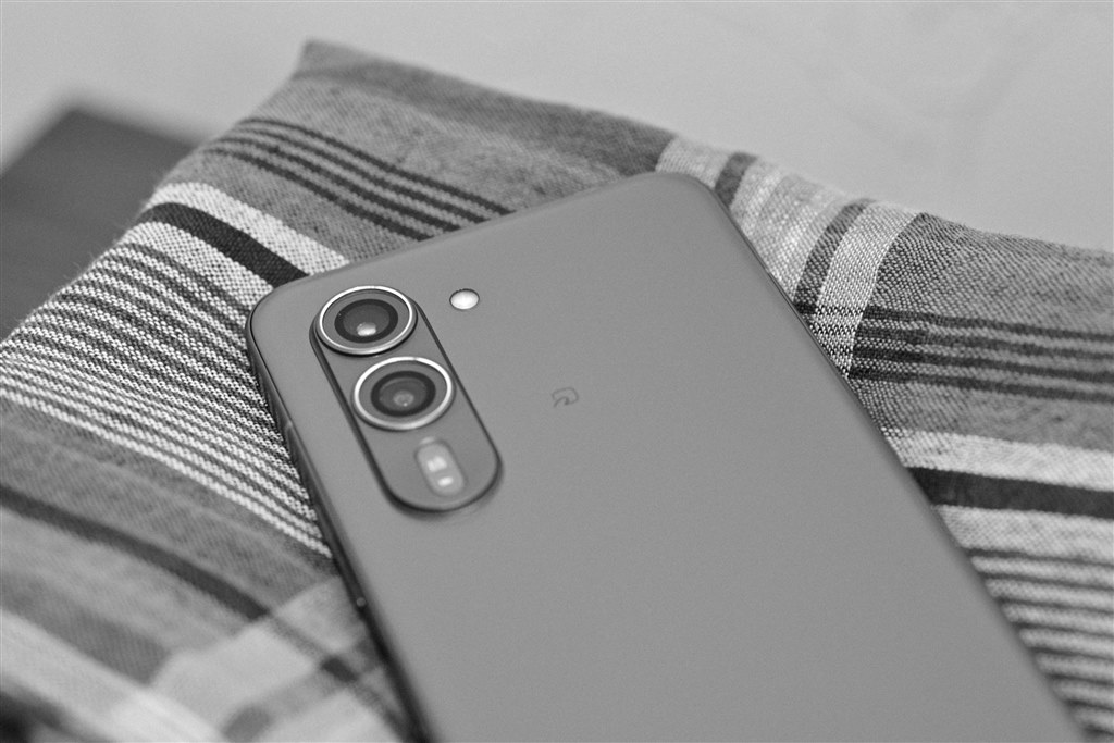 コスパ最高のスマホ』 FCNT arrows Alpha F-51F docomo [ブラック