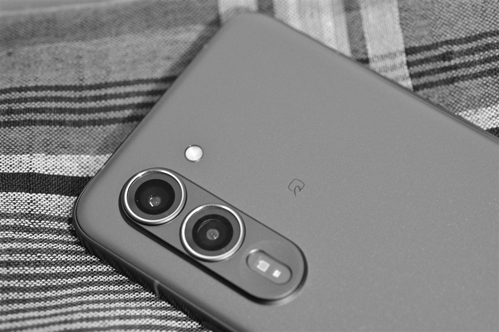 コスパ最高のスマホ』 FCNT arrows Alpha F-51F docomo [ブラック