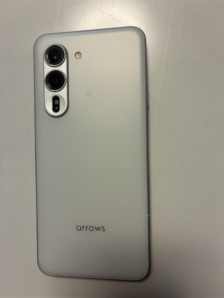 万人向けスマホ』 FCNT arrows Alpha M08 SIMフリー [ホワイト 