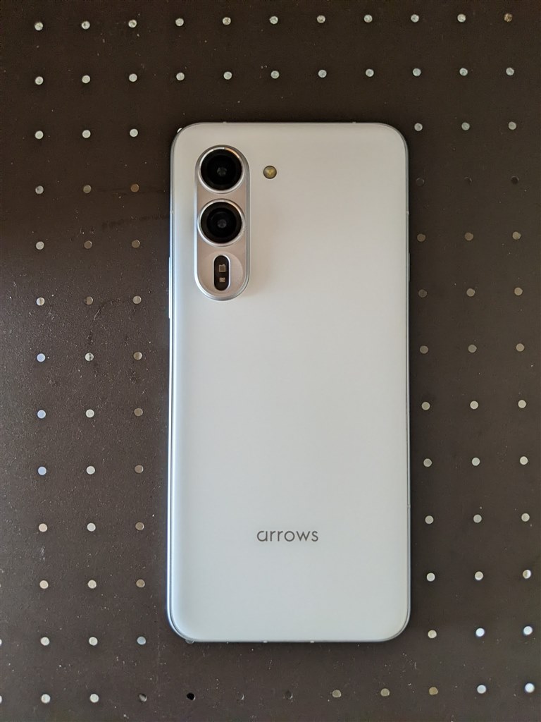 約半年ほど使用した感想』 FCNT arrows Alpha F-51F docomo [ホワイト