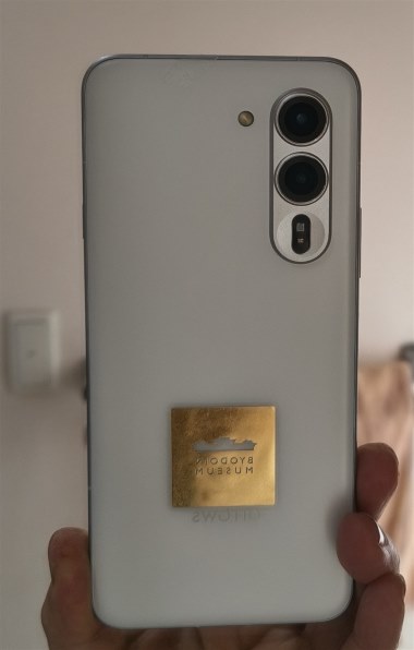 FCNT arrows Alpha F-51F docomo [ホワイト]投稿画像・動画 - 価格.com