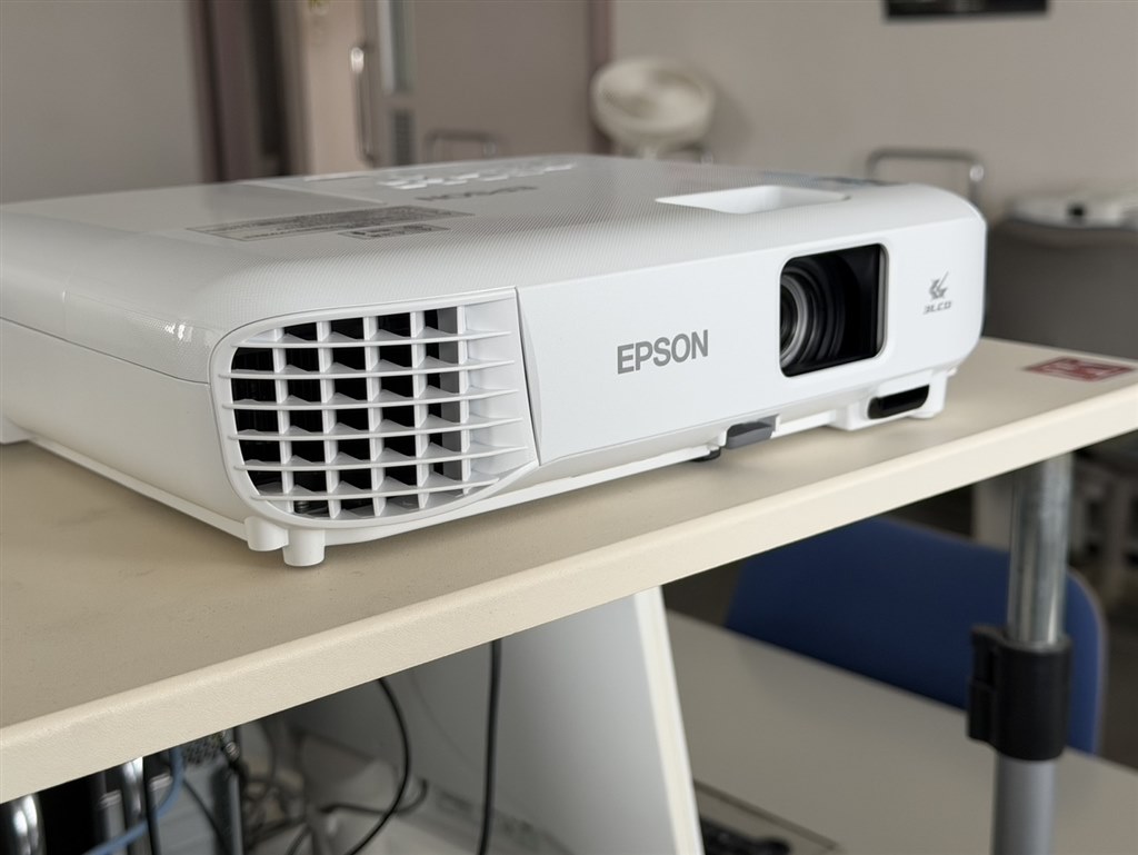 価格に対してよく出来たプロジェクター』 EPSON EB-E12 がじがじっさん