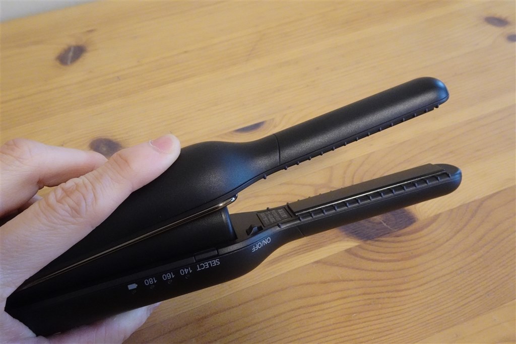 5000mAhの大容量バッテリーを搭載したモバイルヘアアイロン』 シャープ