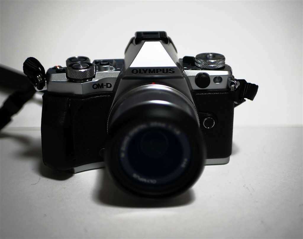 金属ボディにシルバーカラー 』 オリンパス OLYMPUS OM-D E-M5 Mark II
