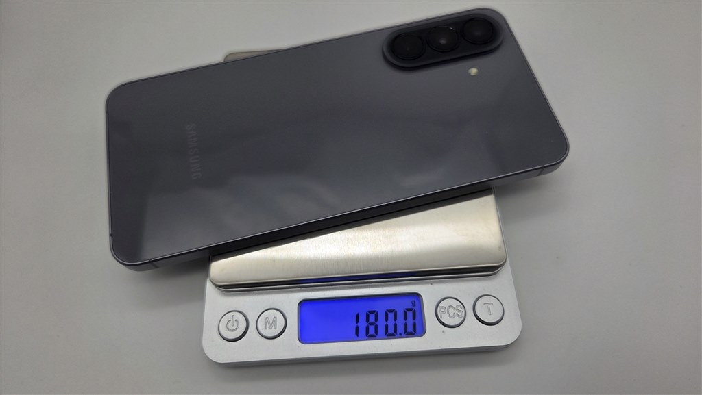 大きいのに薄くて軽いスマホ』 サムスン Galaxy A57 5G SIMフリー