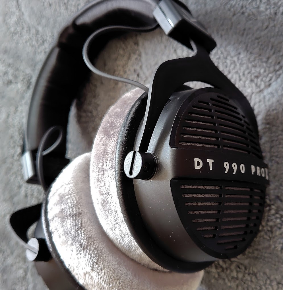 レトロ感すら漂うクラシックなモニターヘッドホン』 beyerdynamic DT