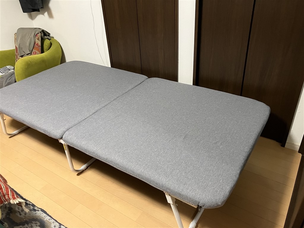 コンパクトで仕様をシンプルにつきつめた折りたたみベッド』 山善