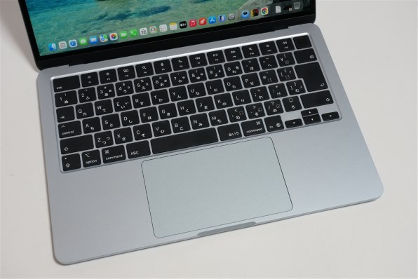 Apple MacBook Air 13.6インチ Liquid Retinaディスプレイ MDHG4J/A