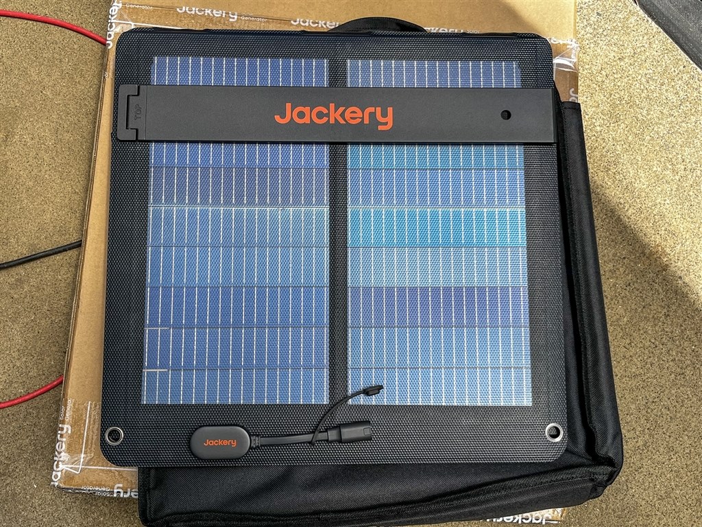 軽くて出し入れしやすい、日常使い向きの100Wソーラーパネル』 Jackery