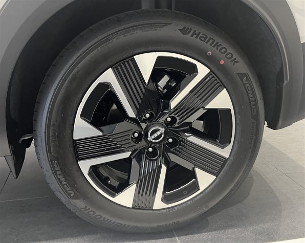リーフのホイール流用のようです』 日産 キックス e-POWER 2020年 