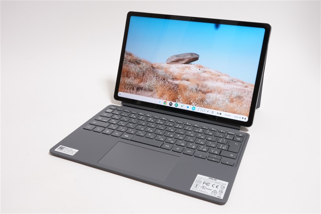 キーボードやペンが標準同梱、価格は7万4800円と比較的手頃』 ASUS