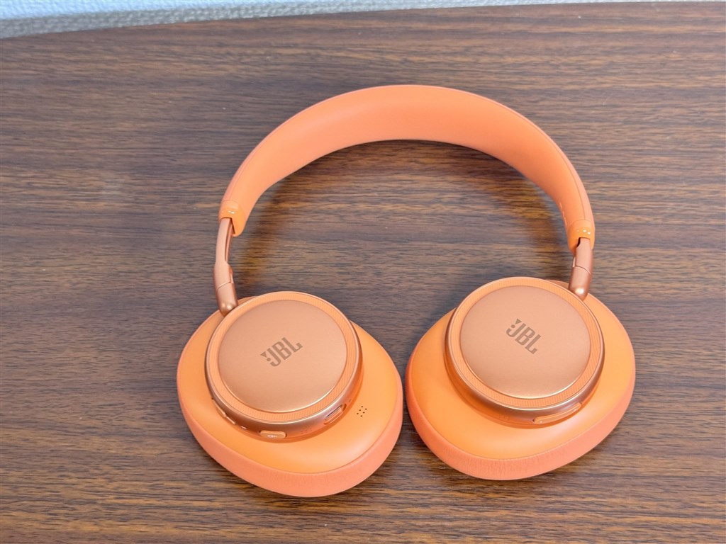 ノイキャンもデザインも刷新したJBLの新定番オーバーイヤー』 JBL LIVE