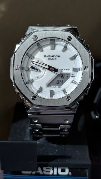 カシオ G-SHOCK Black and brilliant whiteシリーズ GA-2100WD-1AJF